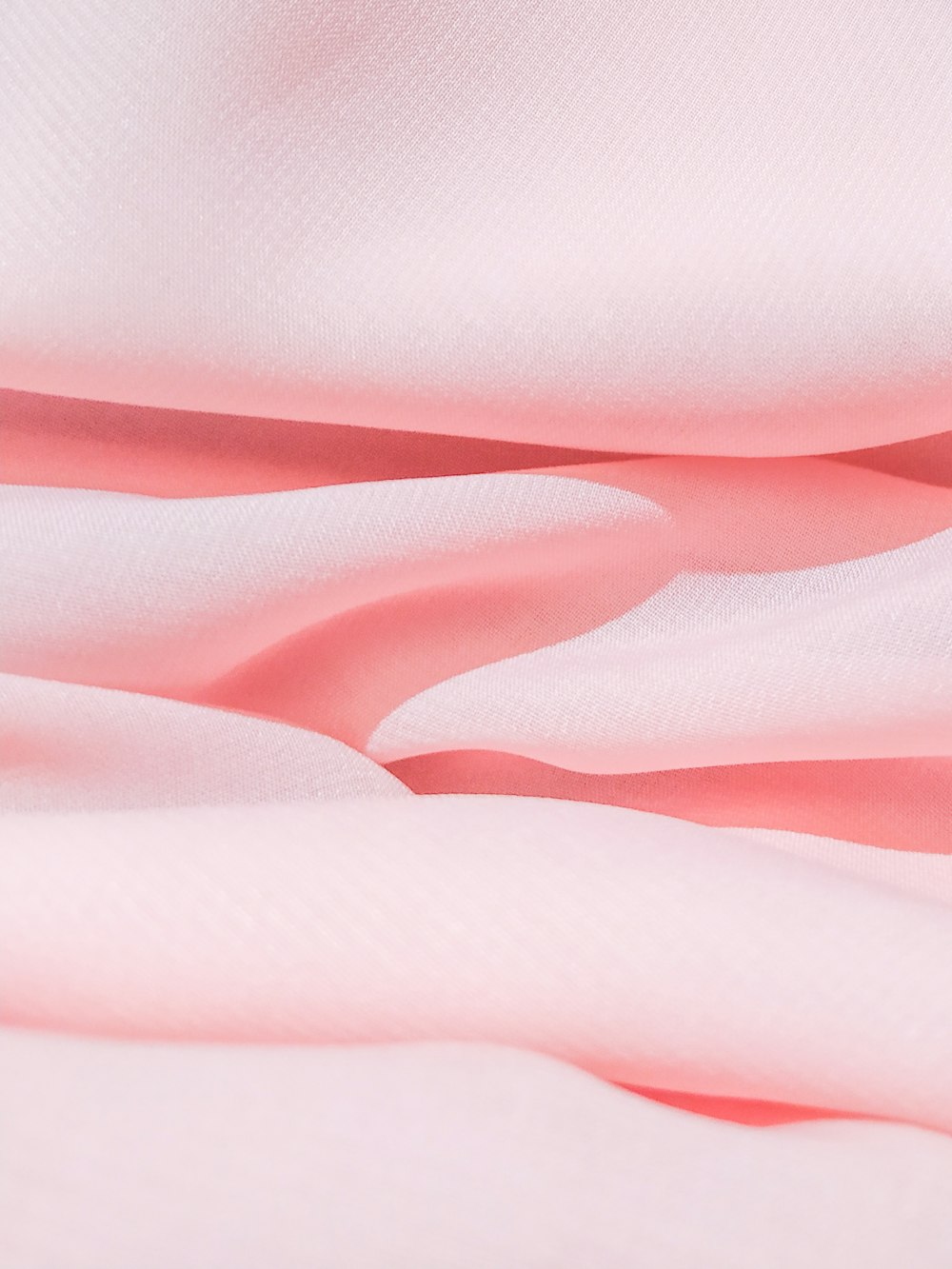 rosa und weiß gestreiftes Textil