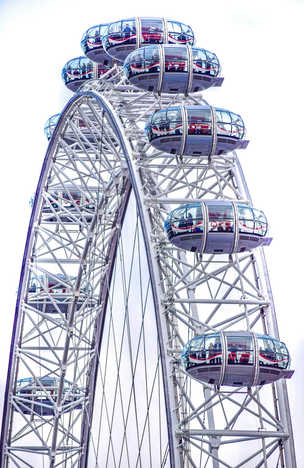 white and red ferris wheel