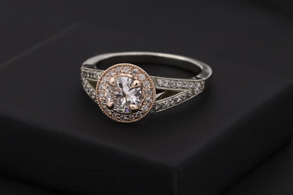 Entourage ring