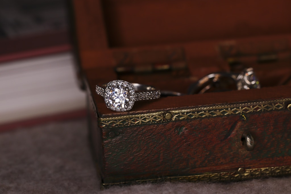 Lumière Gold Ring