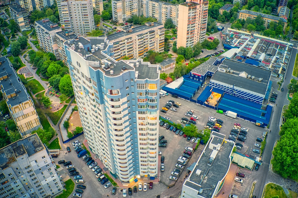 high rise building during daytime