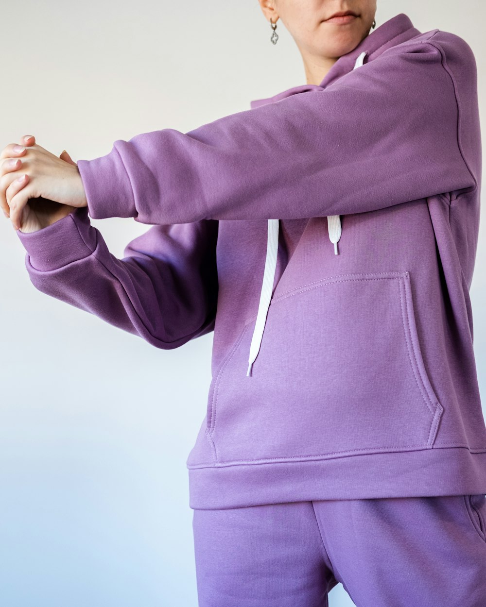 woman in gray long sleeve shirt and gray pants