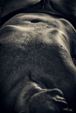 Before and after photos showcasing a client’s impressive body transformation.