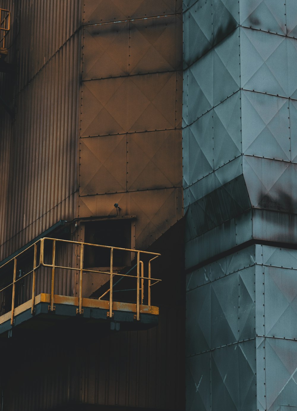 brown and white concrete building