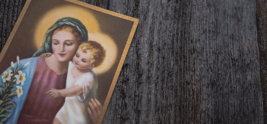 5 Powerful Marian Prayers for Moms