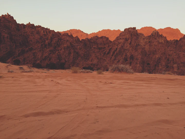 Historical Mount Uhud Battlefield & Madinah Ziyarat