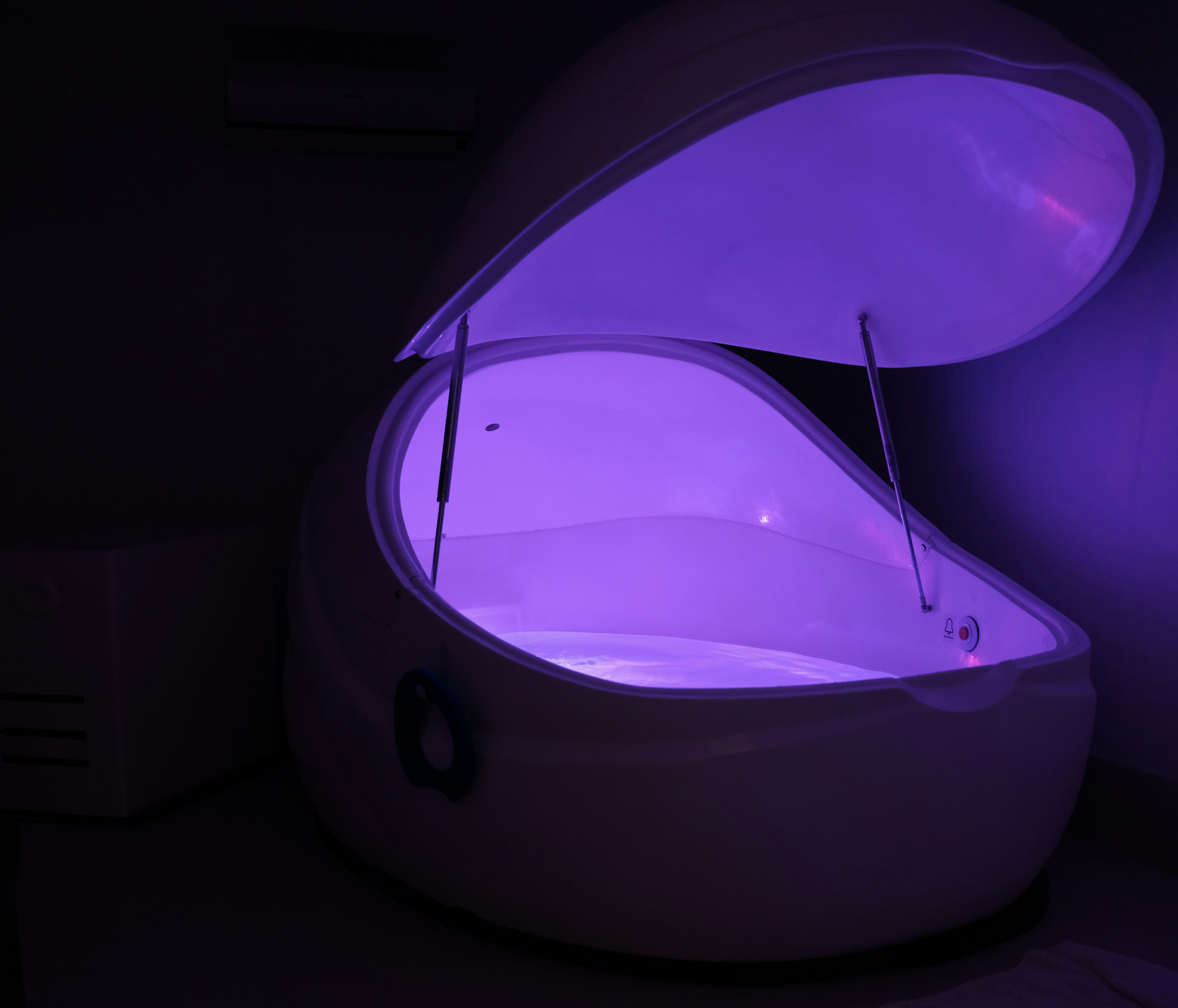 Serene float therapy pod at Float Winter Park