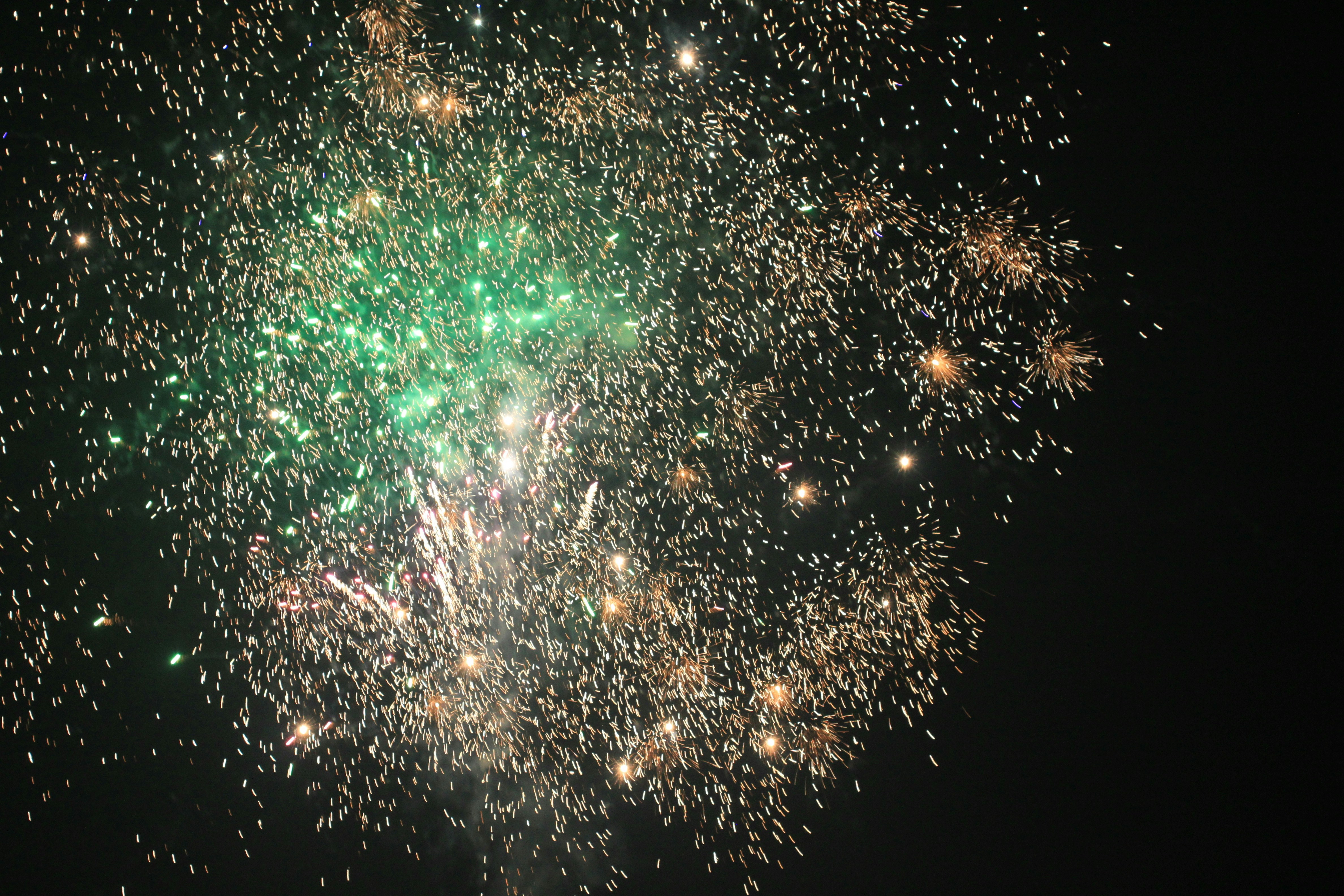 Green and yellow luxury fireworks display