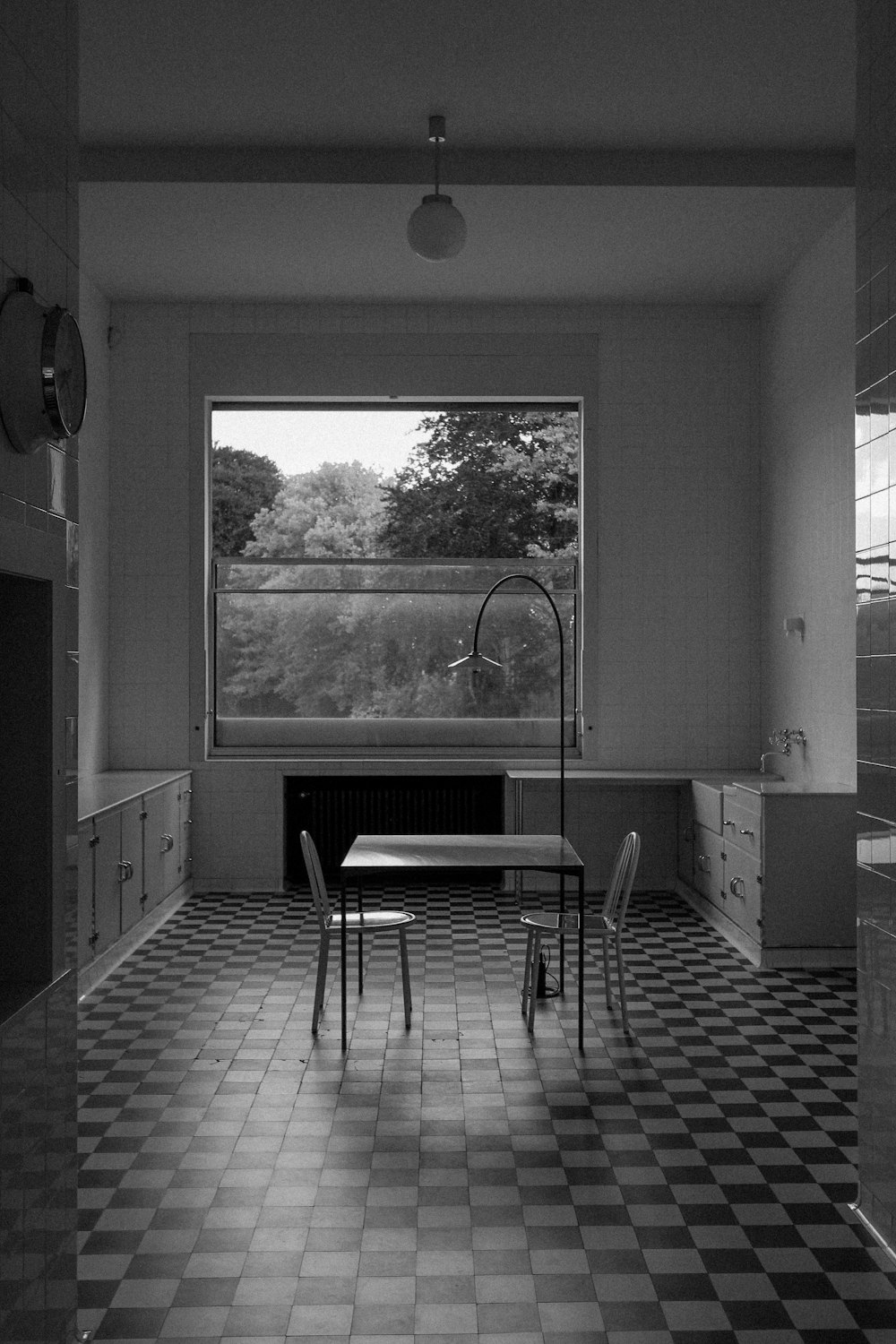 grayscale photo of table and chairs