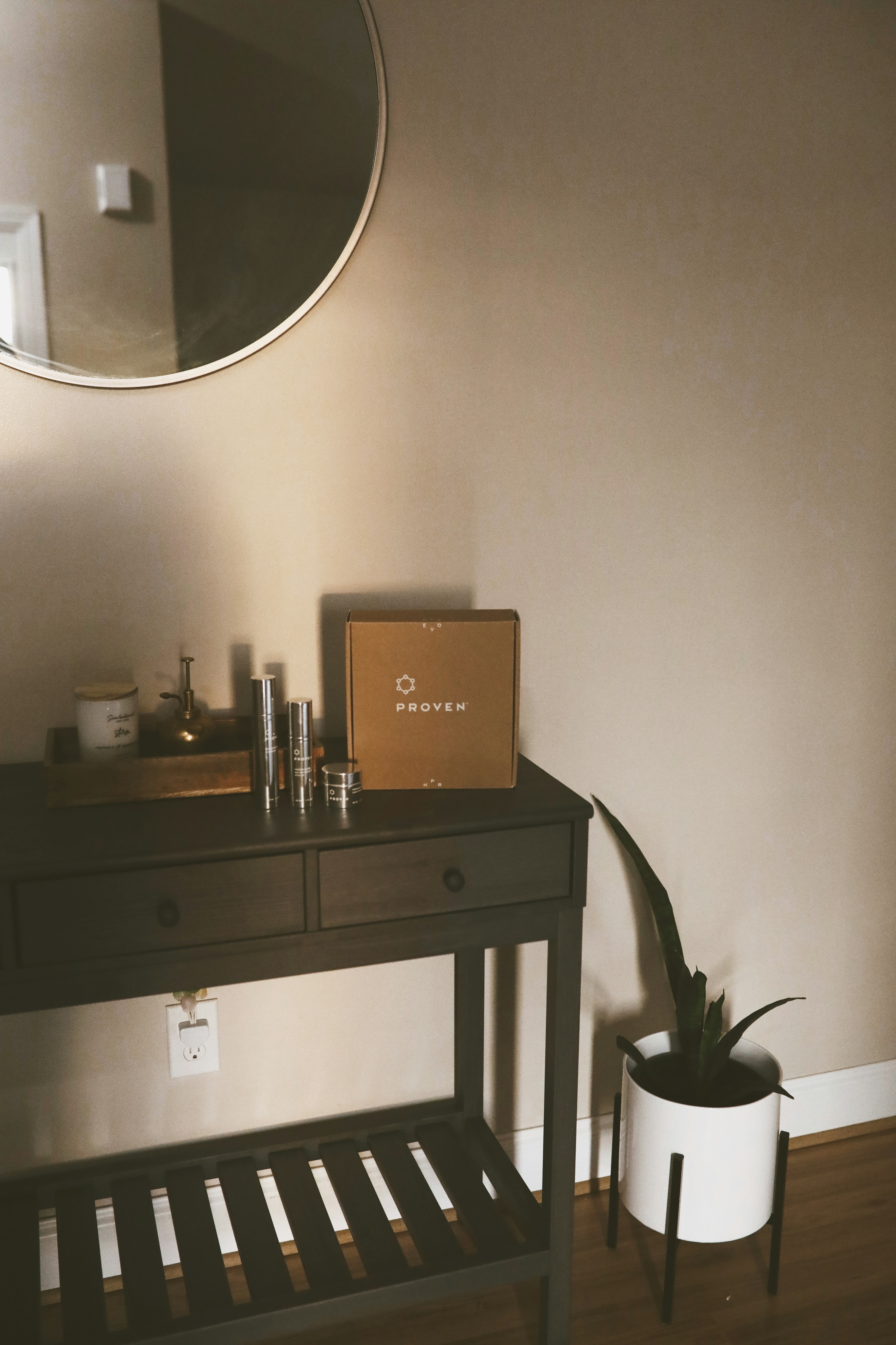 Brown wooden dressing table with mirror