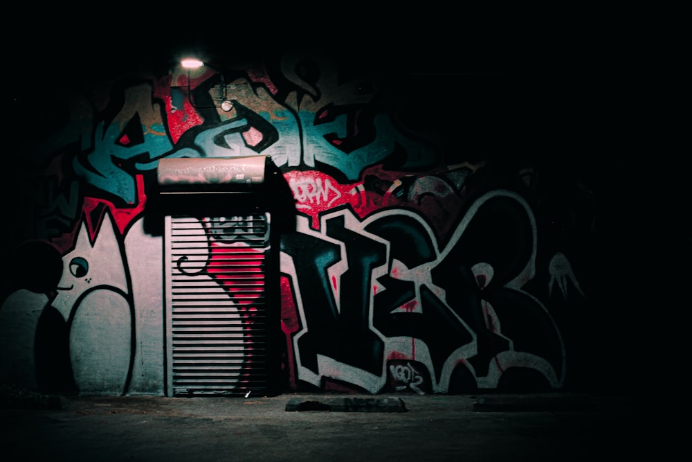 Schwarz-Rot-Graffiti-Kunst
