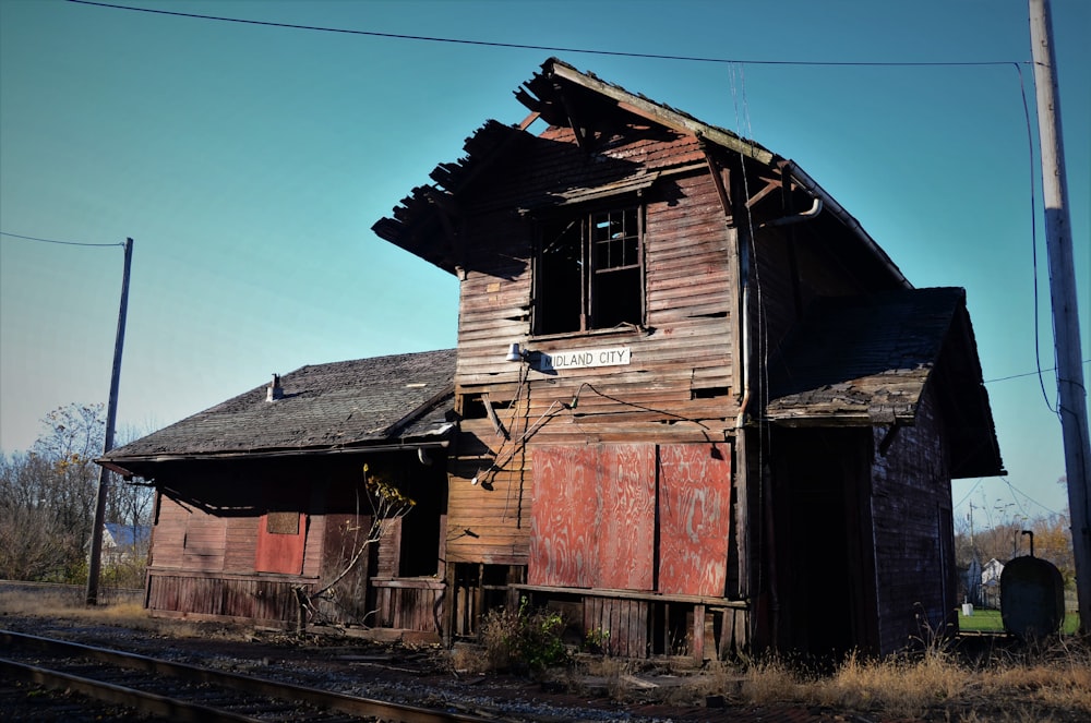 brown wooden house under blue sky during daytime