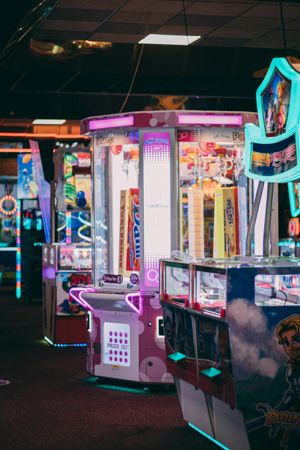 pink and white arcade game