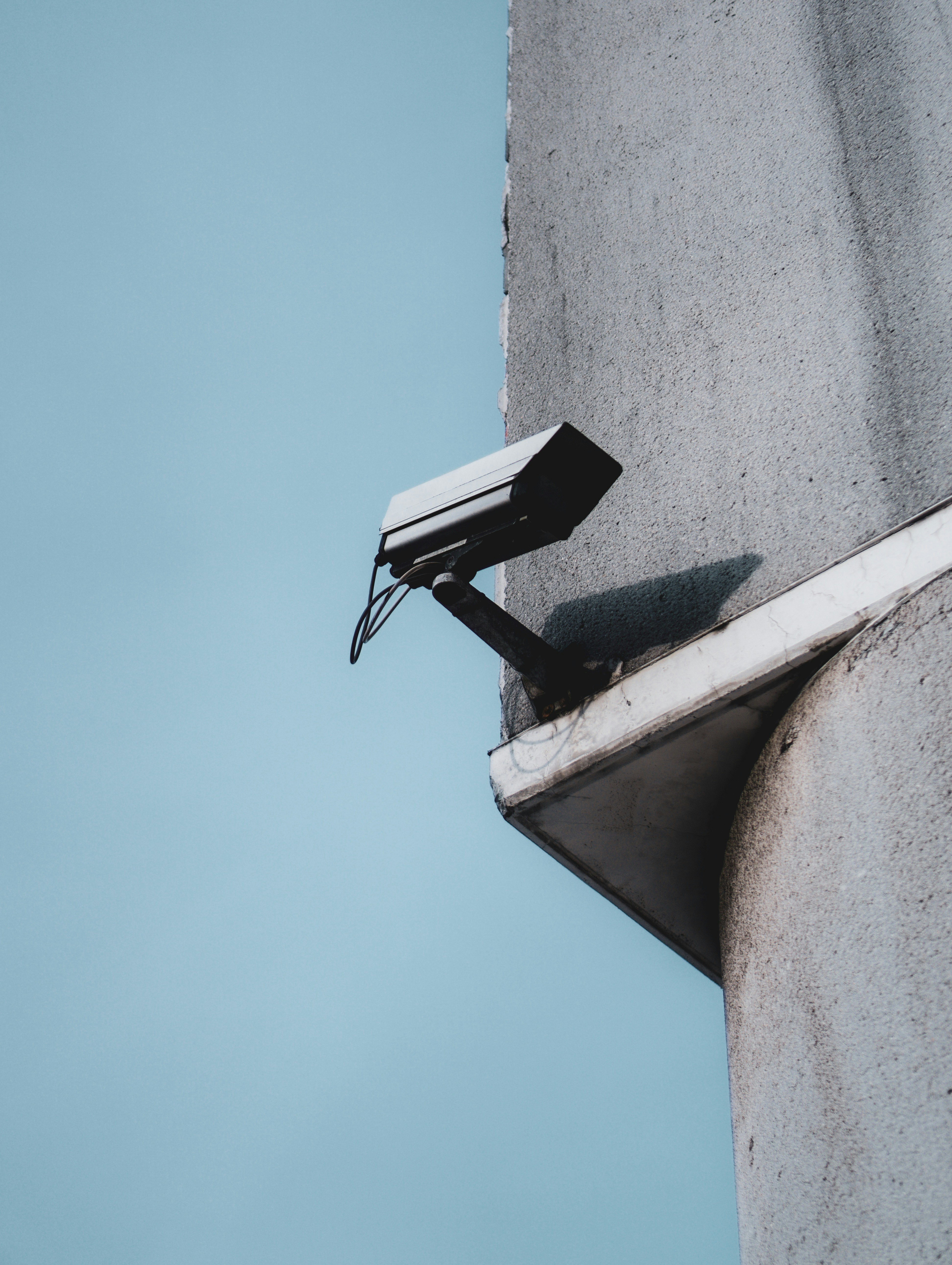 black-and-white-outdoor-lamp