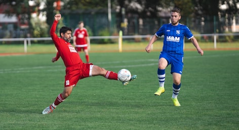 sports photography,how to photograph soccer players in red and blue jersey shirt and blue shorts