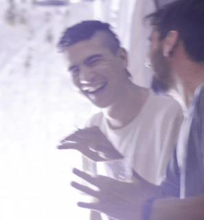 A candid moment of laughter between a Vitalis agent and a client during a friendly meeting.