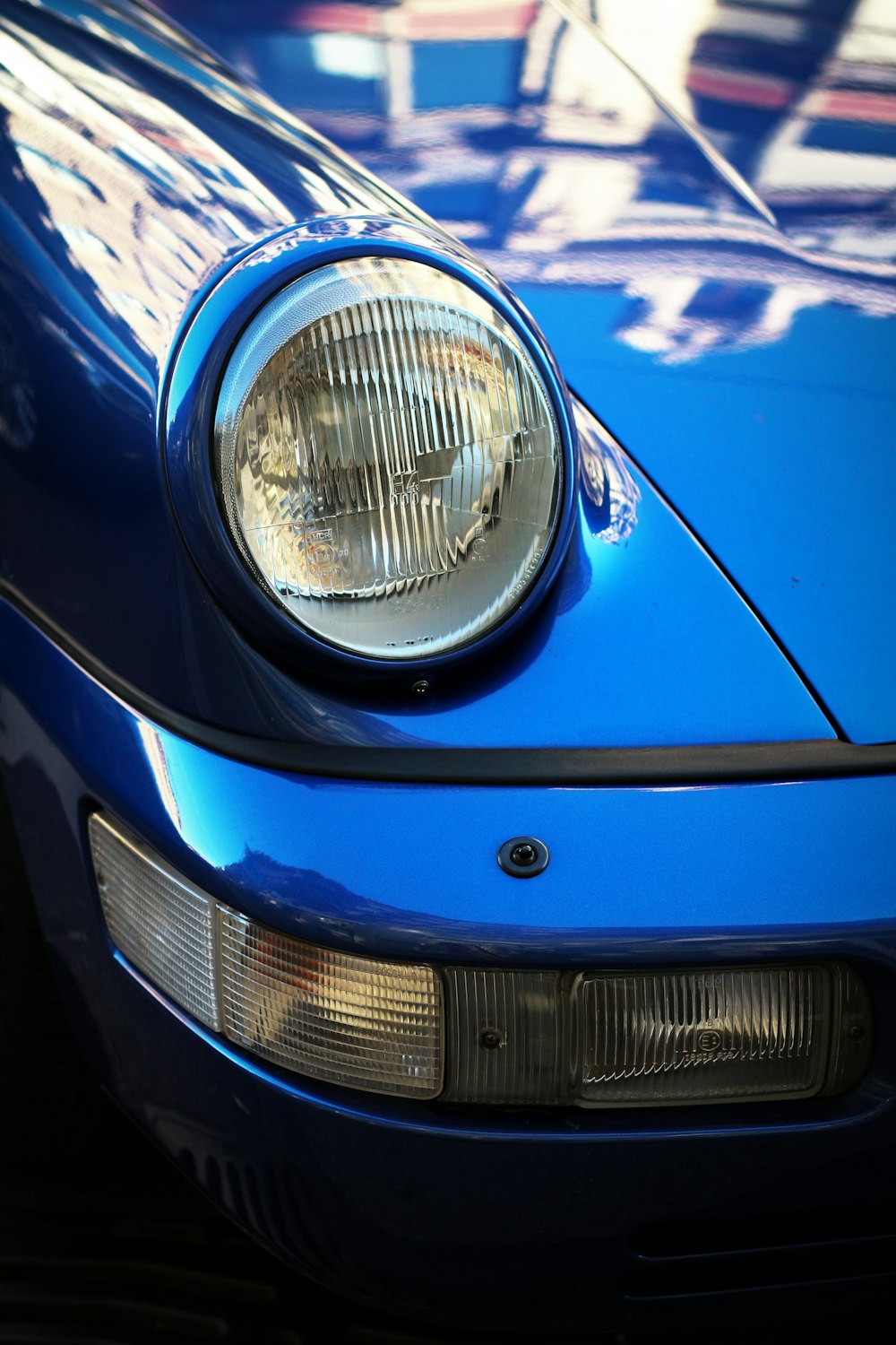 blue car with white light