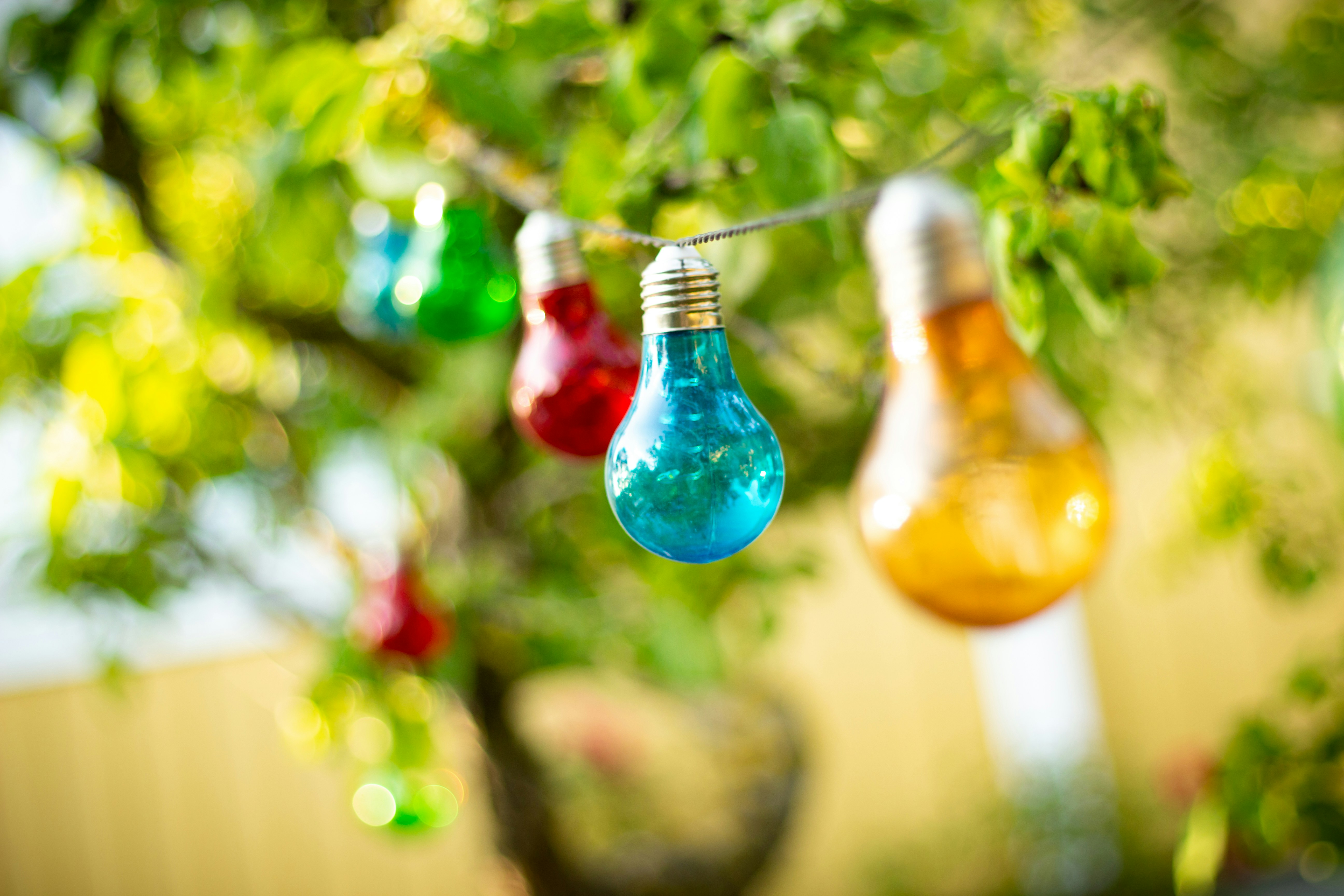 Boules de Noël bleues et brunes