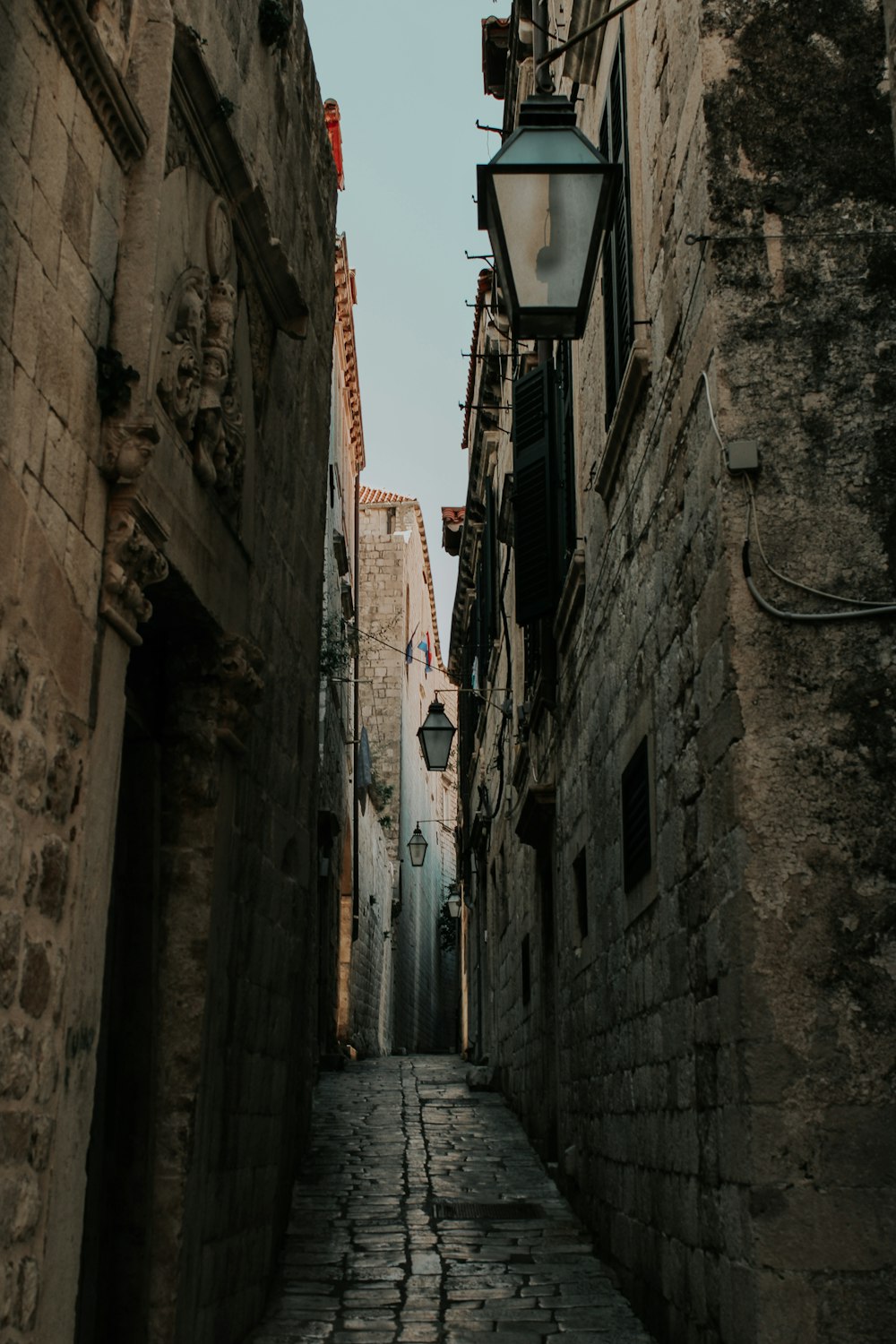 alley in between concrete buildings during daytime