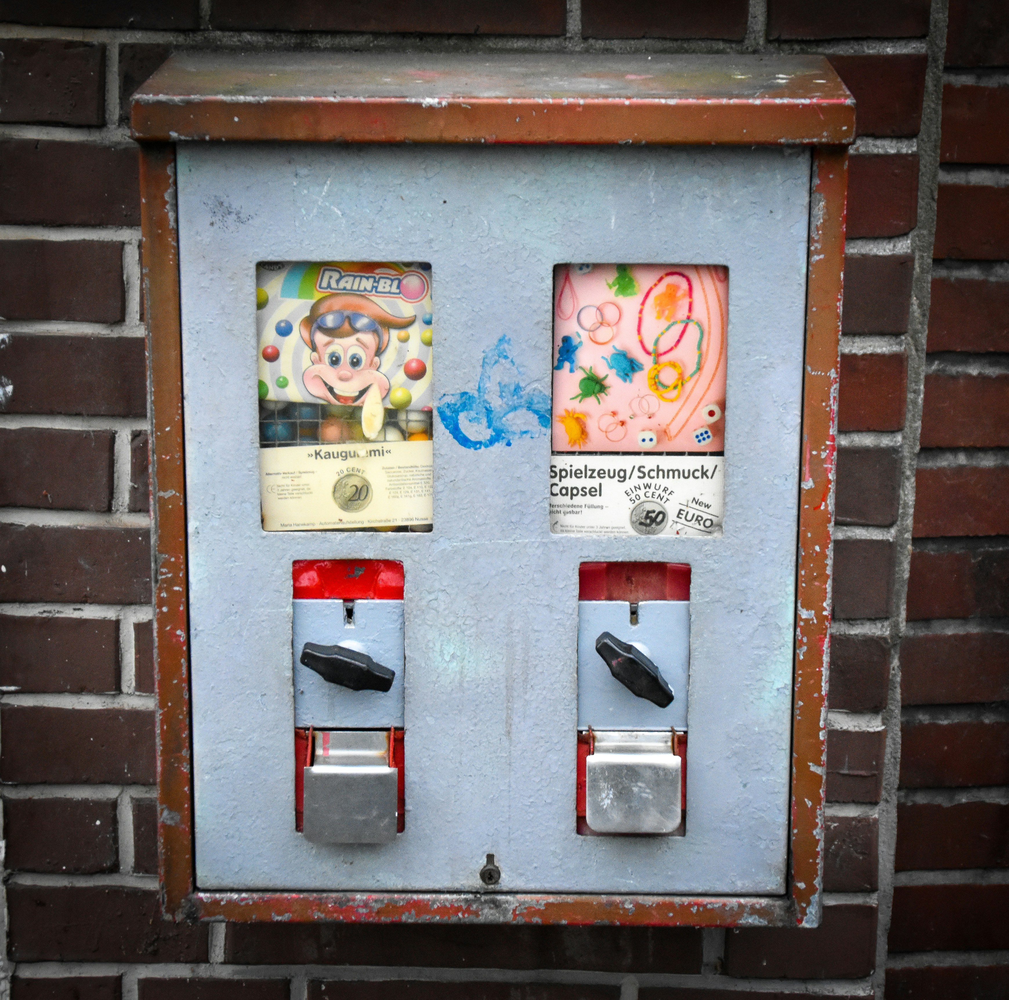 rot-weiße und blaue abstrakte Malerei