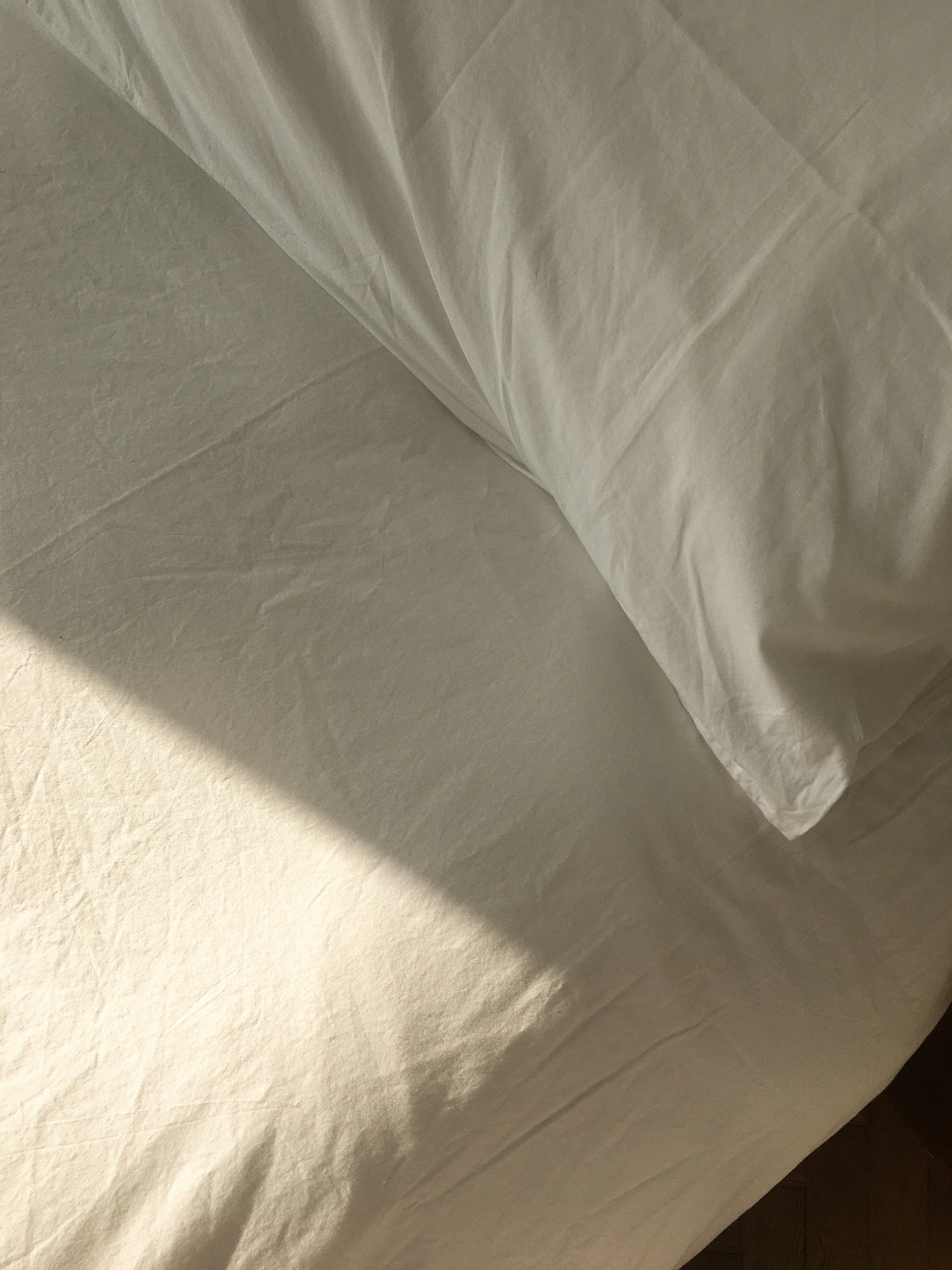 black and white bed linen