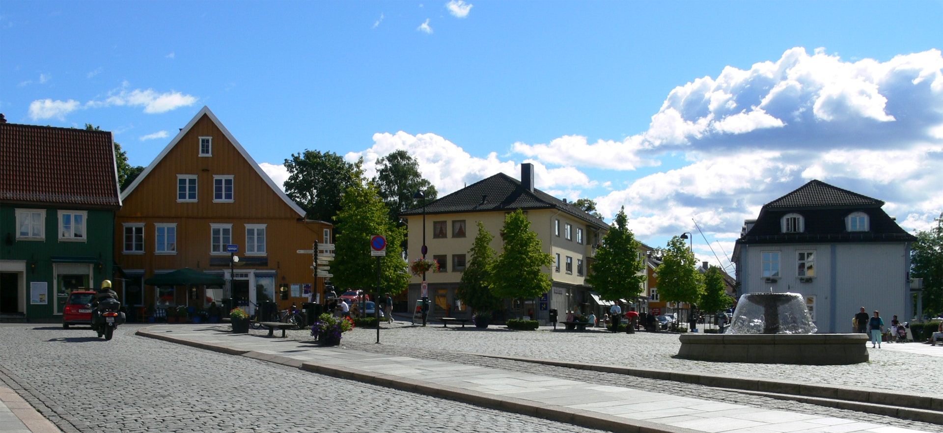 gray computer monitor