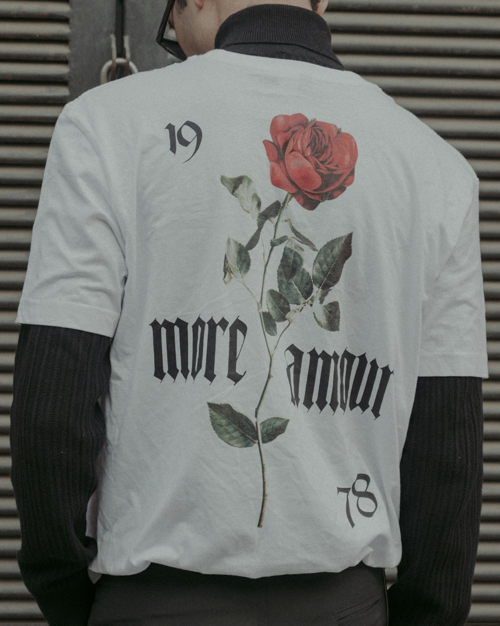 white and red rose printed crew neck t-shirt