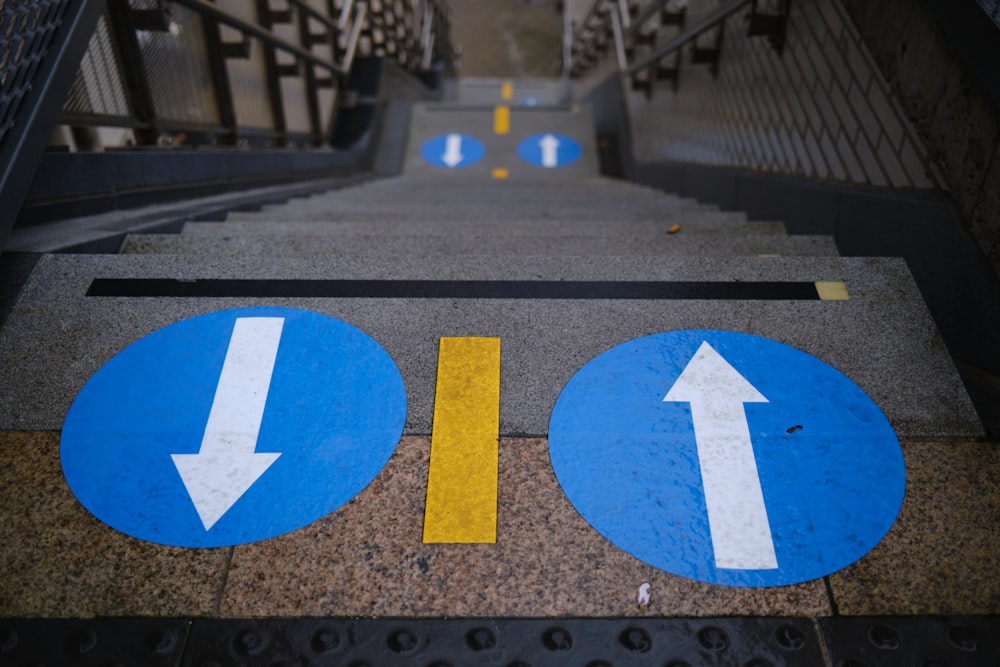 blue and white arrow sign