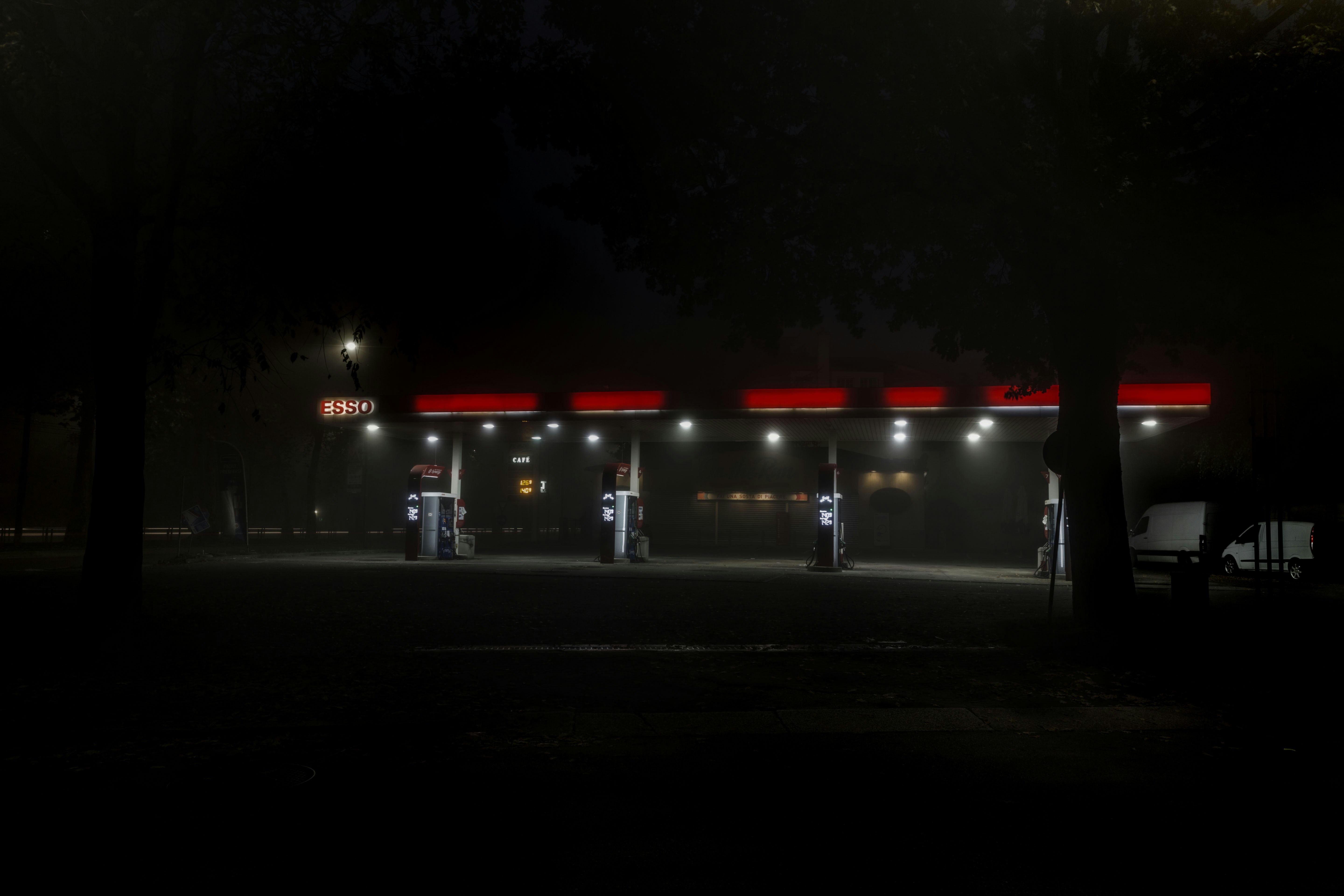 Electric Pickup Truck Guide 2025: Range, Towing, Costs & Buying Tips