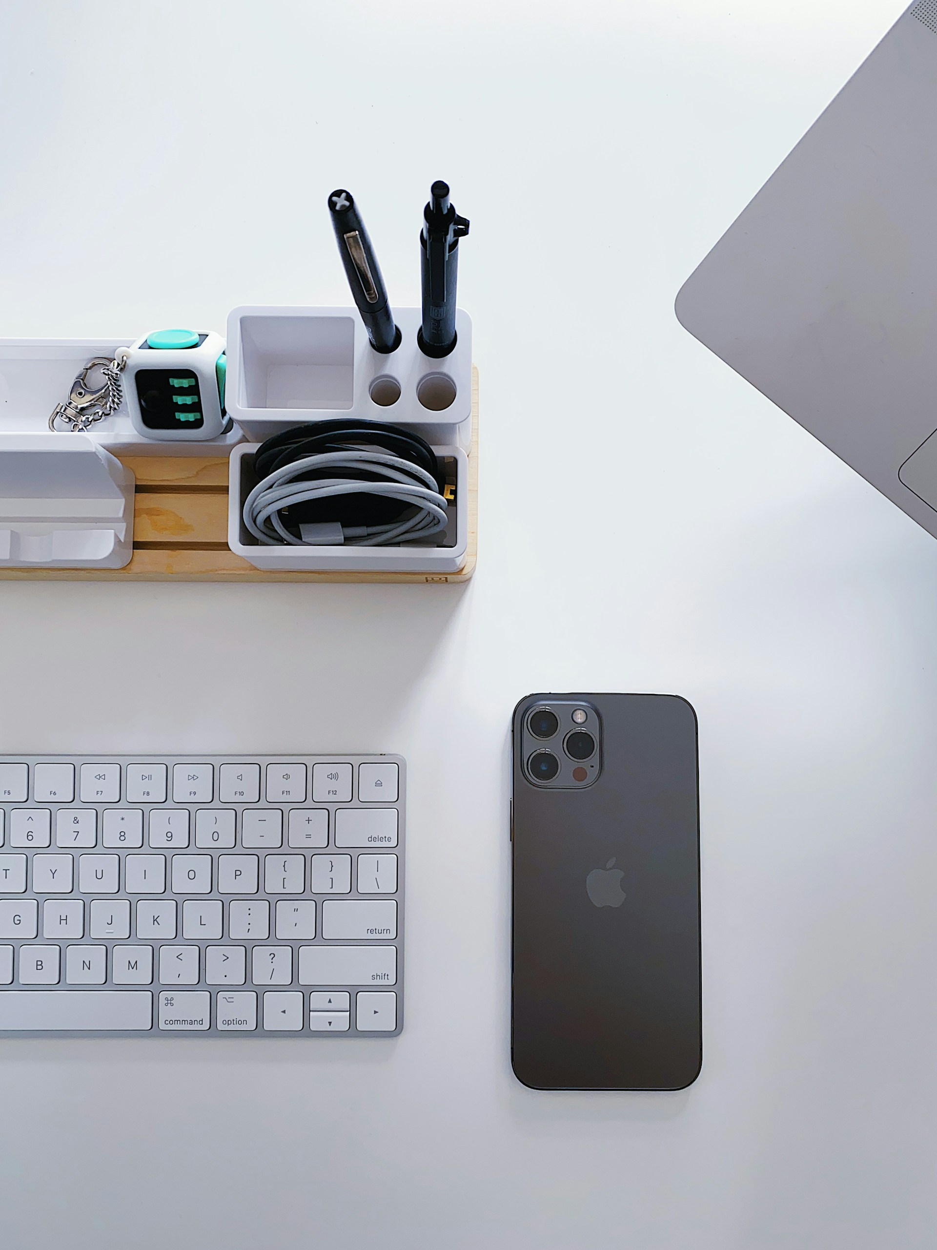 gray computer monitor