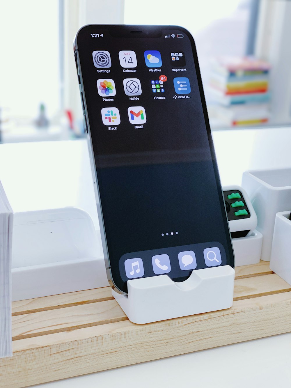 iPhone 4 negro en caja blanca