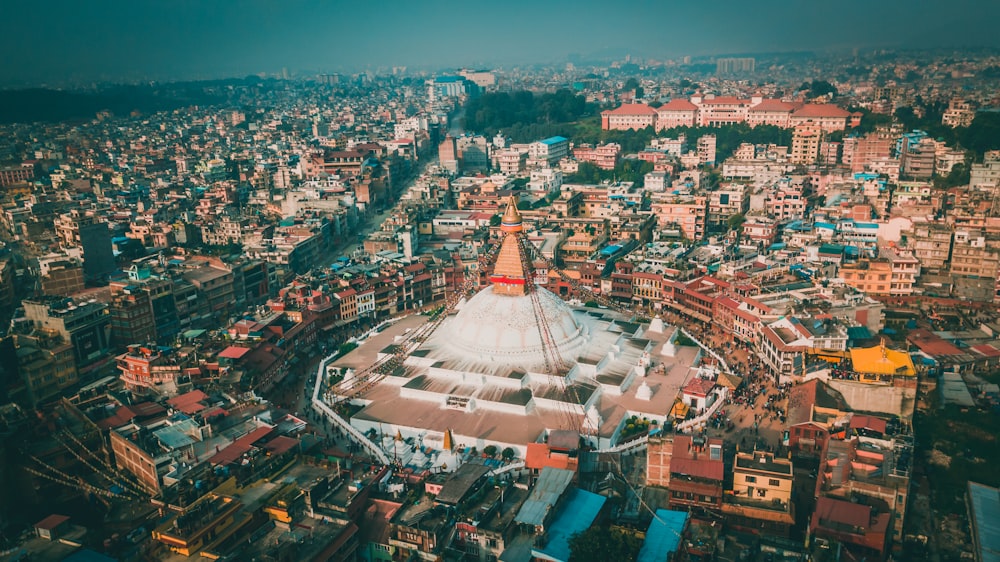 Veduta aerea degli edifici della città durante il giorno