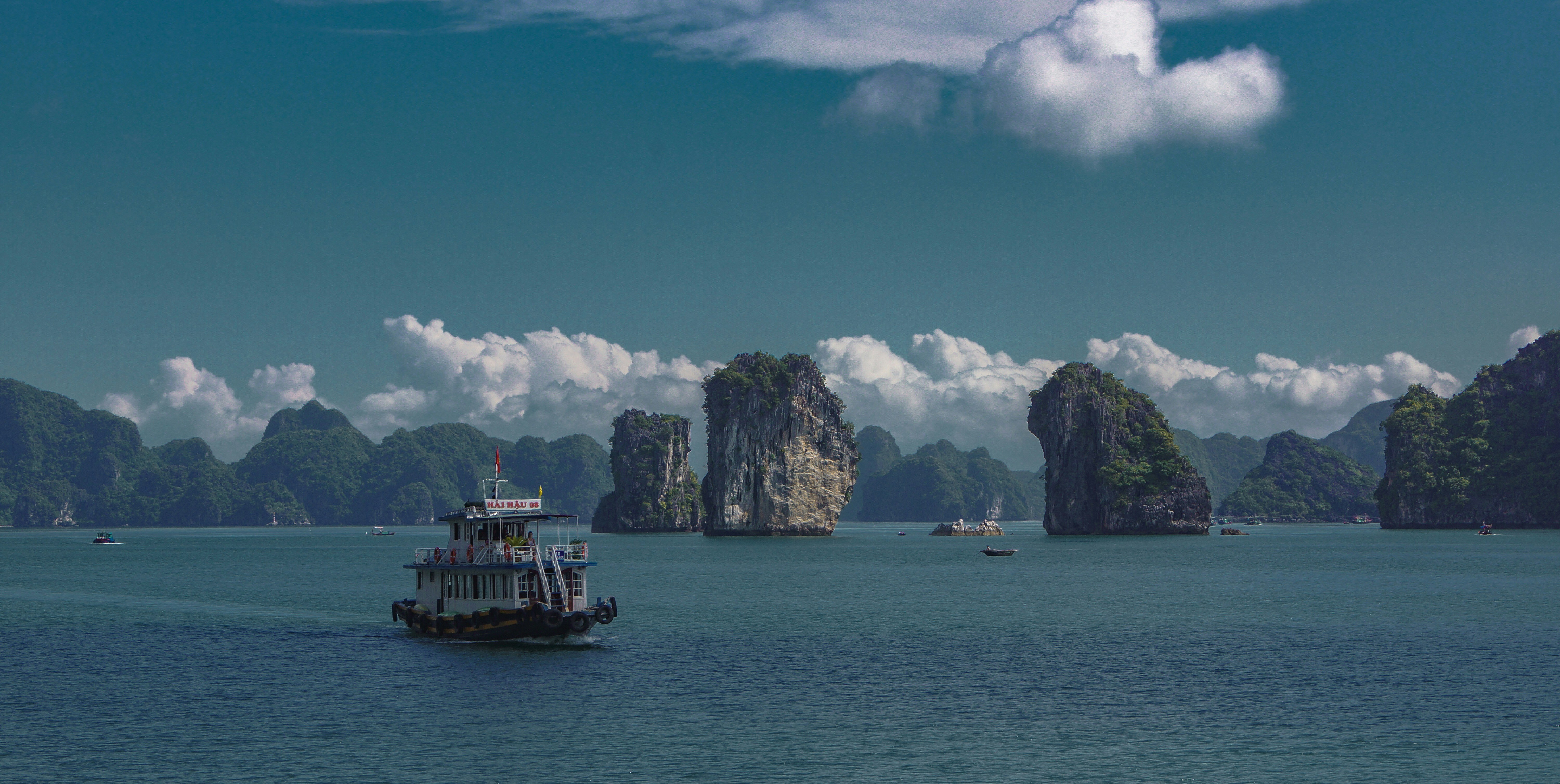 Kayak in Hạ Long Bay