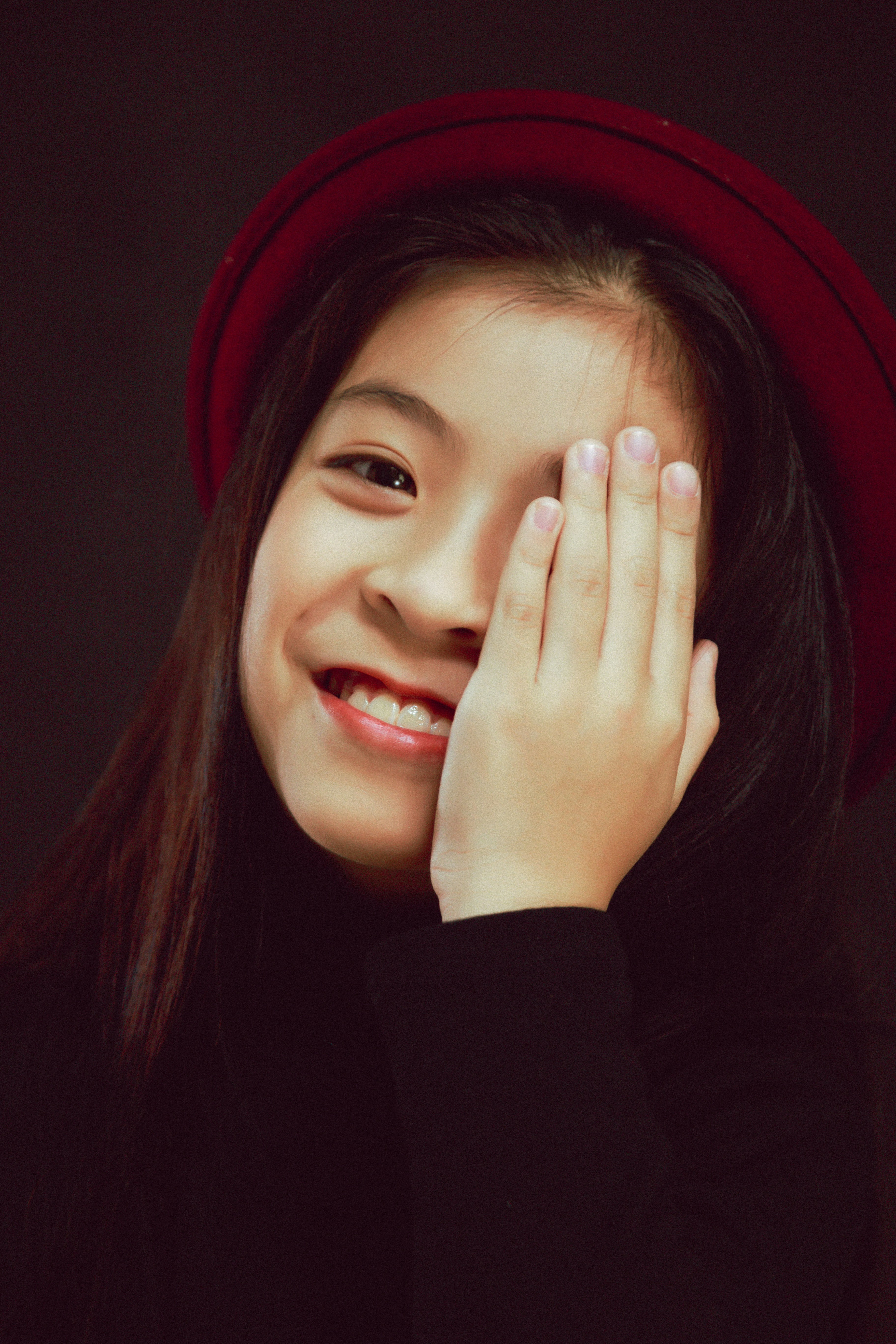 woman in black long sleeve shirt