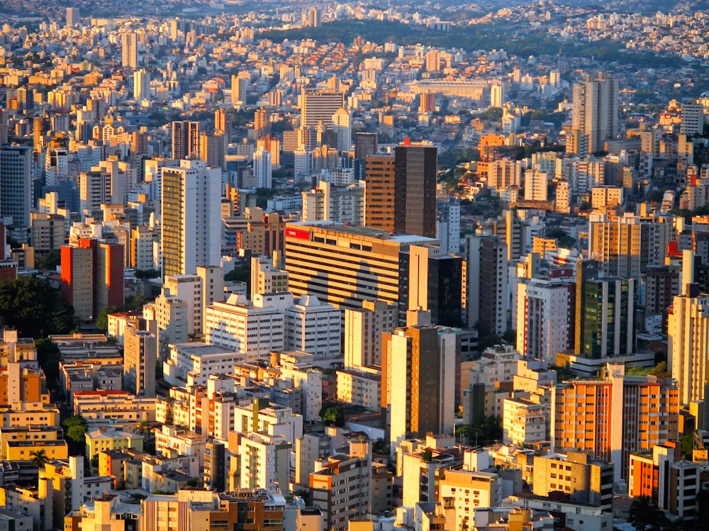 Vista aérea de los edificios de la ciudad durante el día