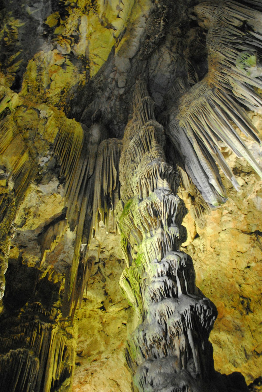 Formation rocheuse brune et grise