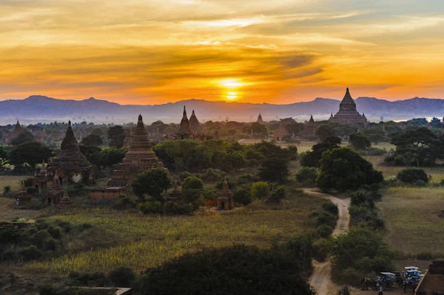 19-Day Myanmar Family Itinerary: Temples, Lakes & Culture