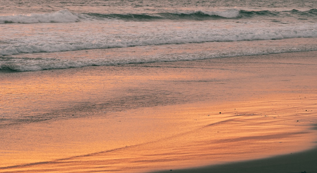 ocean waves crashing on shore during daytime