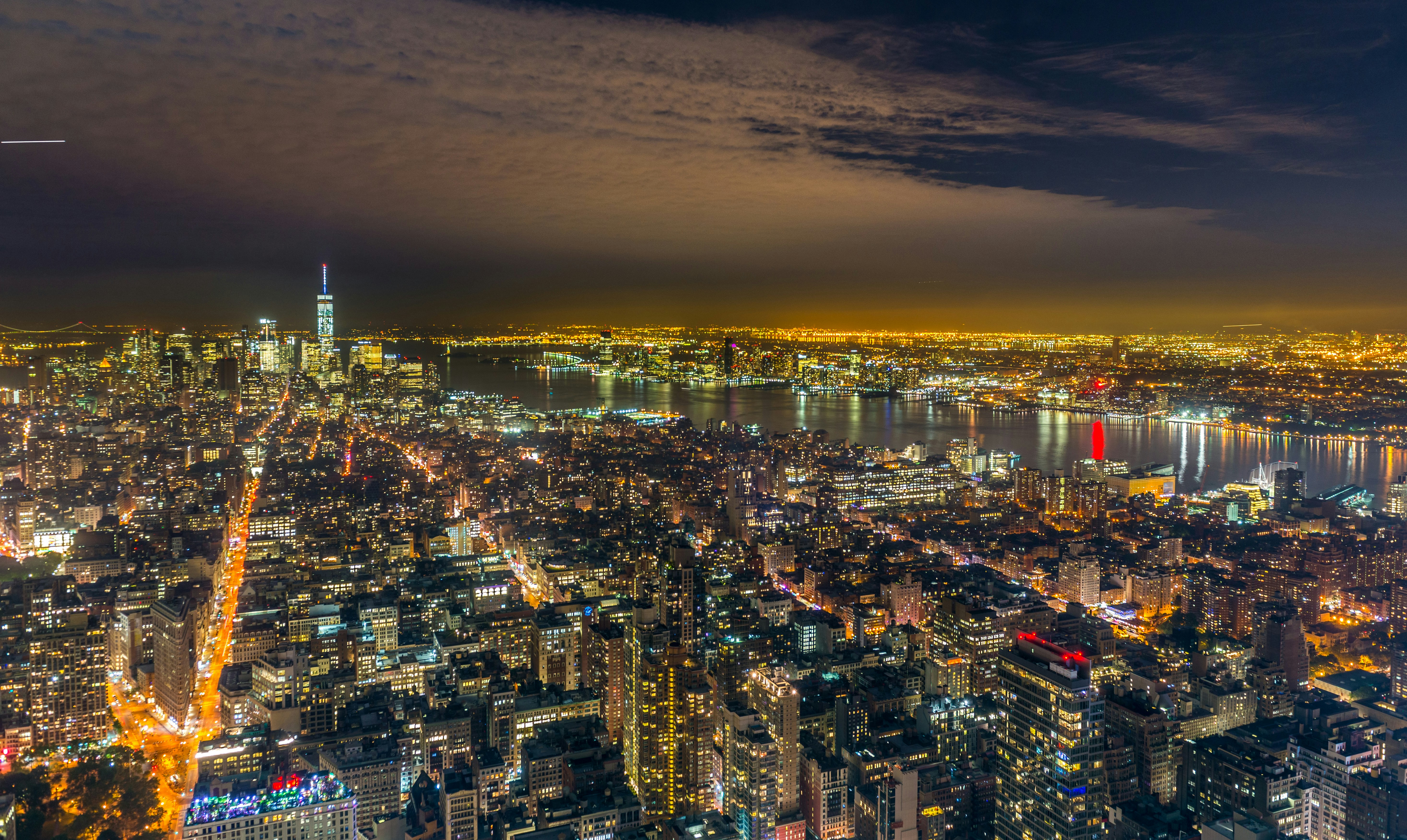 Discover the Top NYC Skyscraper Restaurants: Dine Among the Clouds