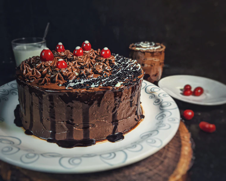 Black birthday cake with gold details for a Wakanda themed party