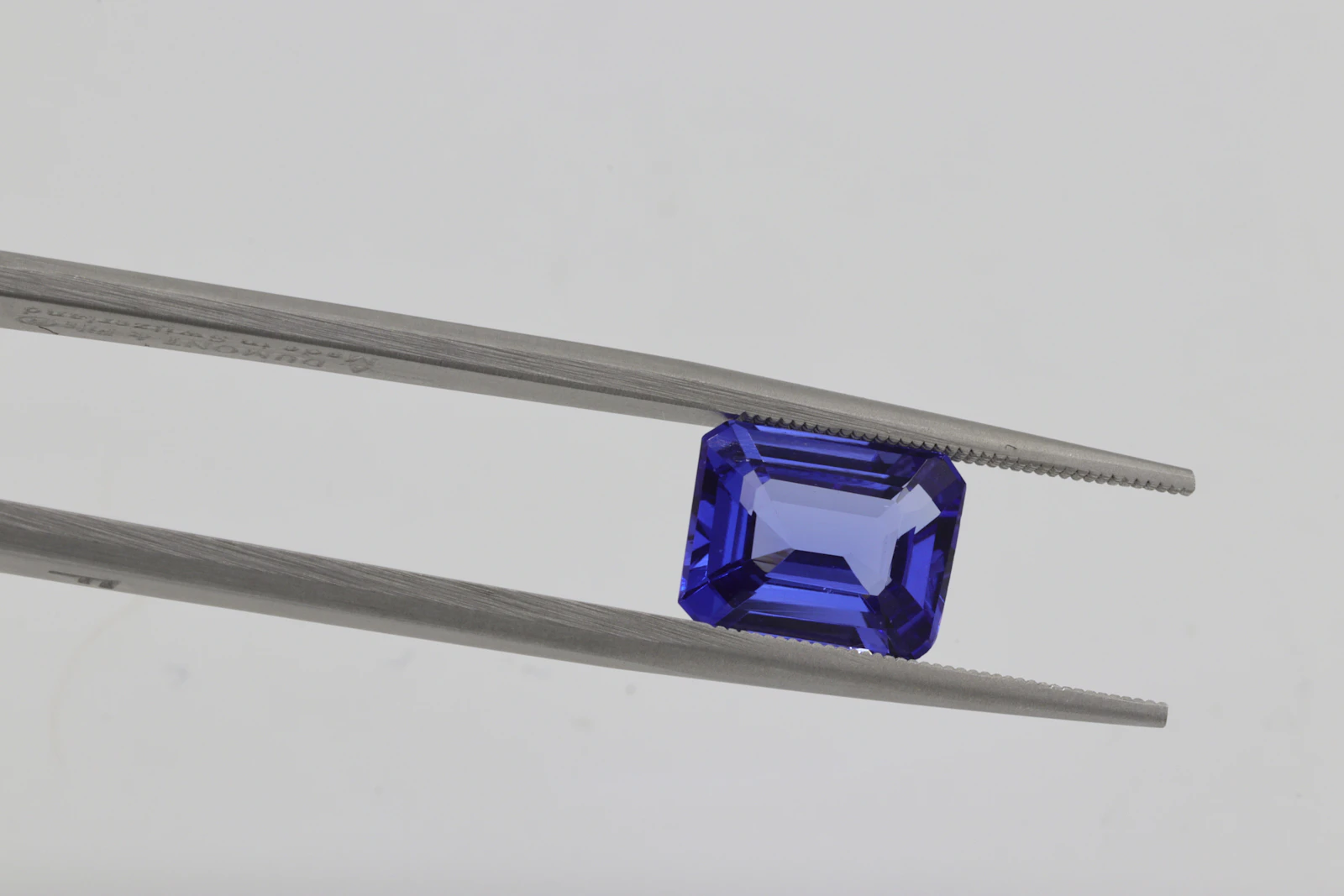 Blue chalcedony, round cabochon