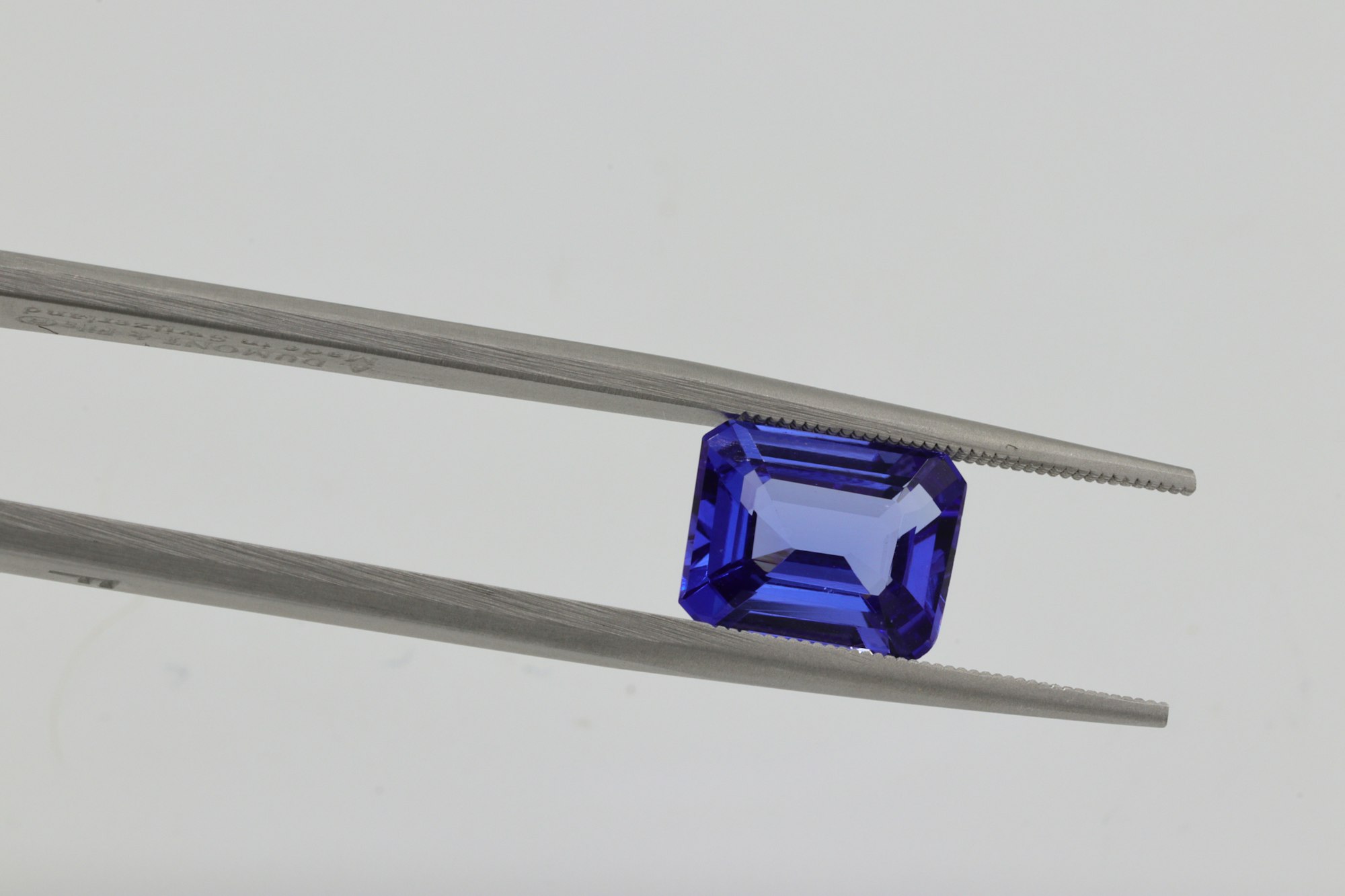 Blue Sapphires stone is widely used in Vedic Astrology as an amulet for Saturn malfunctions 