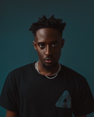 man in black crew neck shirt