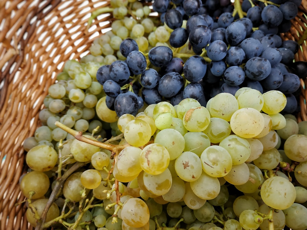 green grapes on brown woven basket