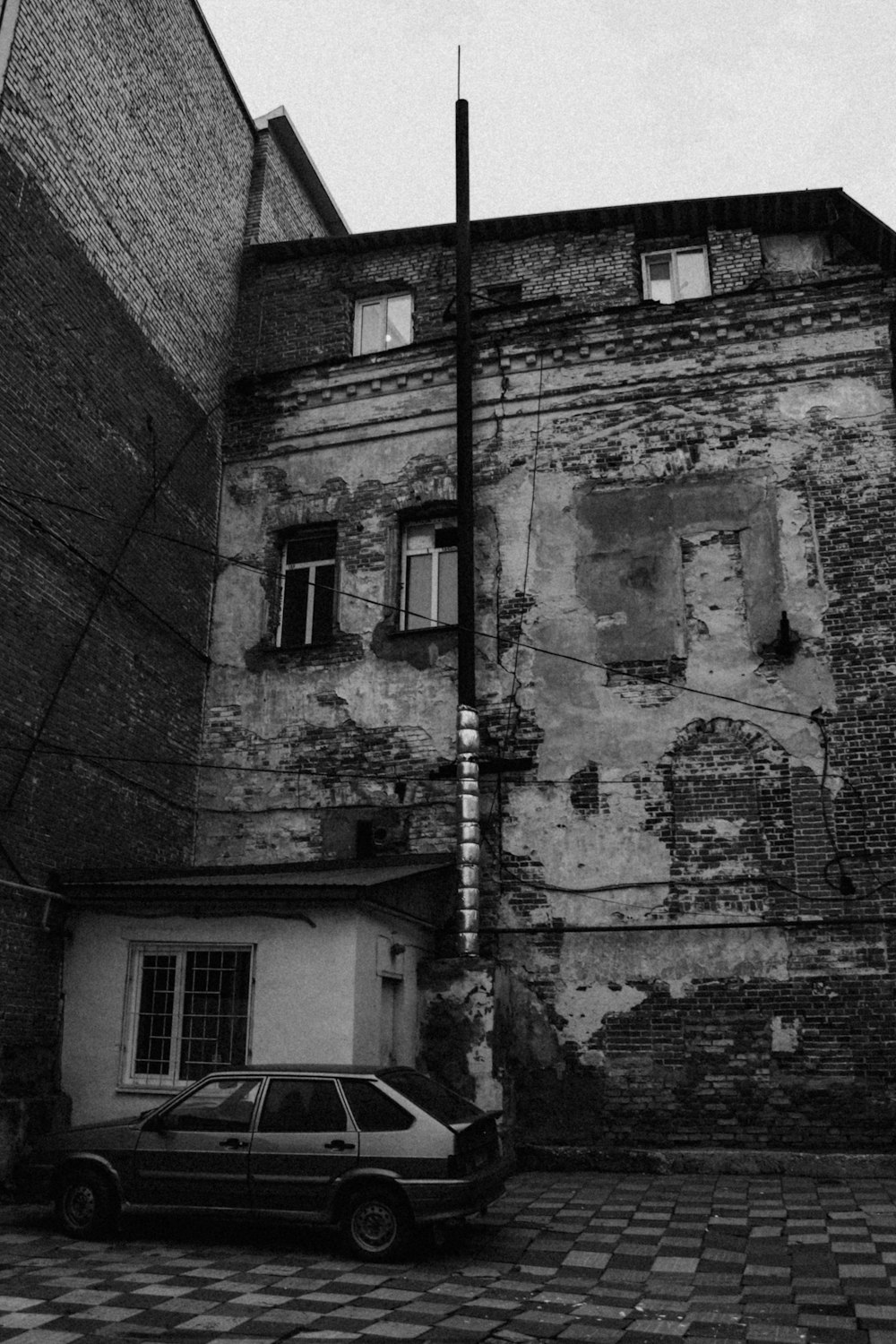 grayscale photo of concrete building