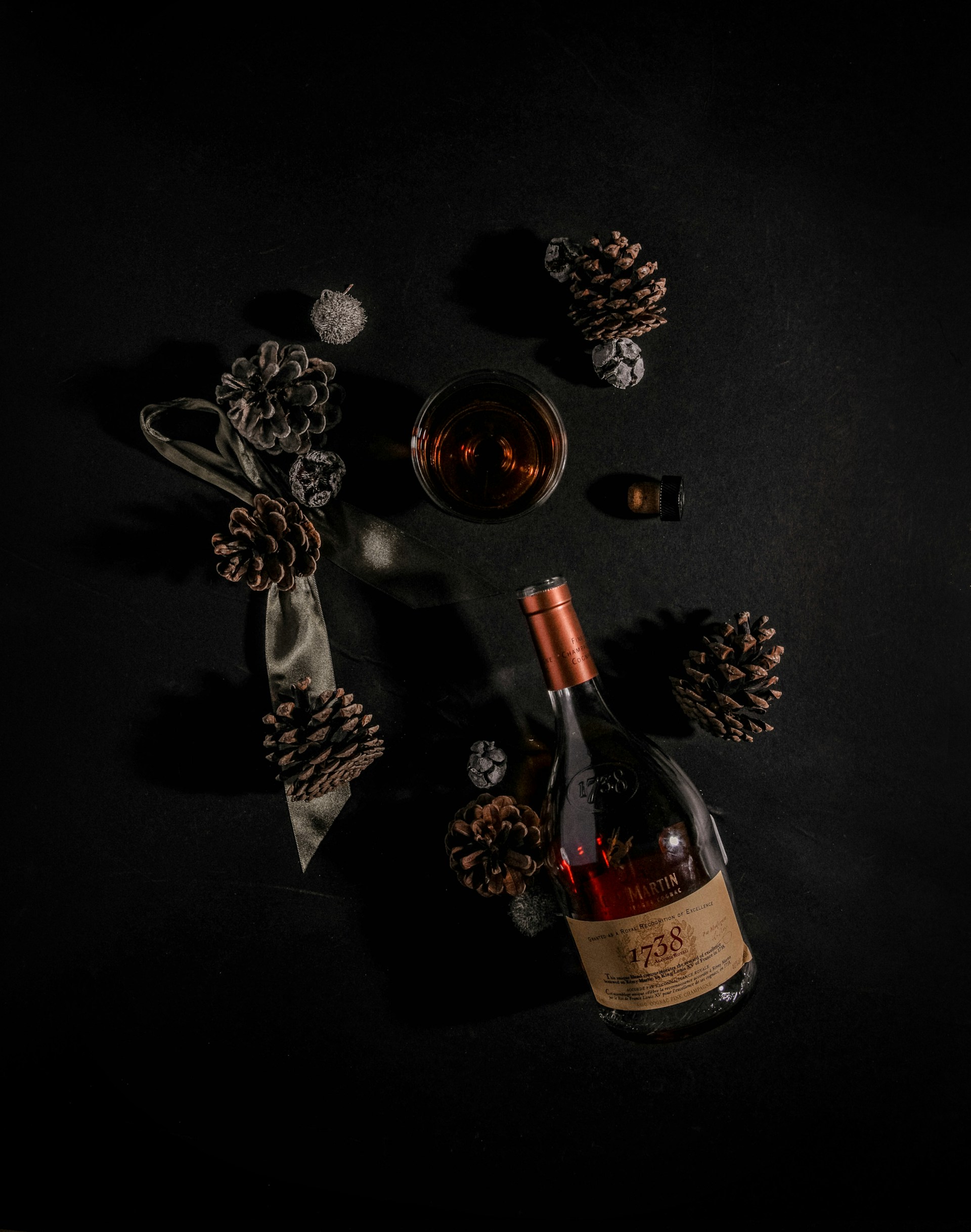 black and white bed linen