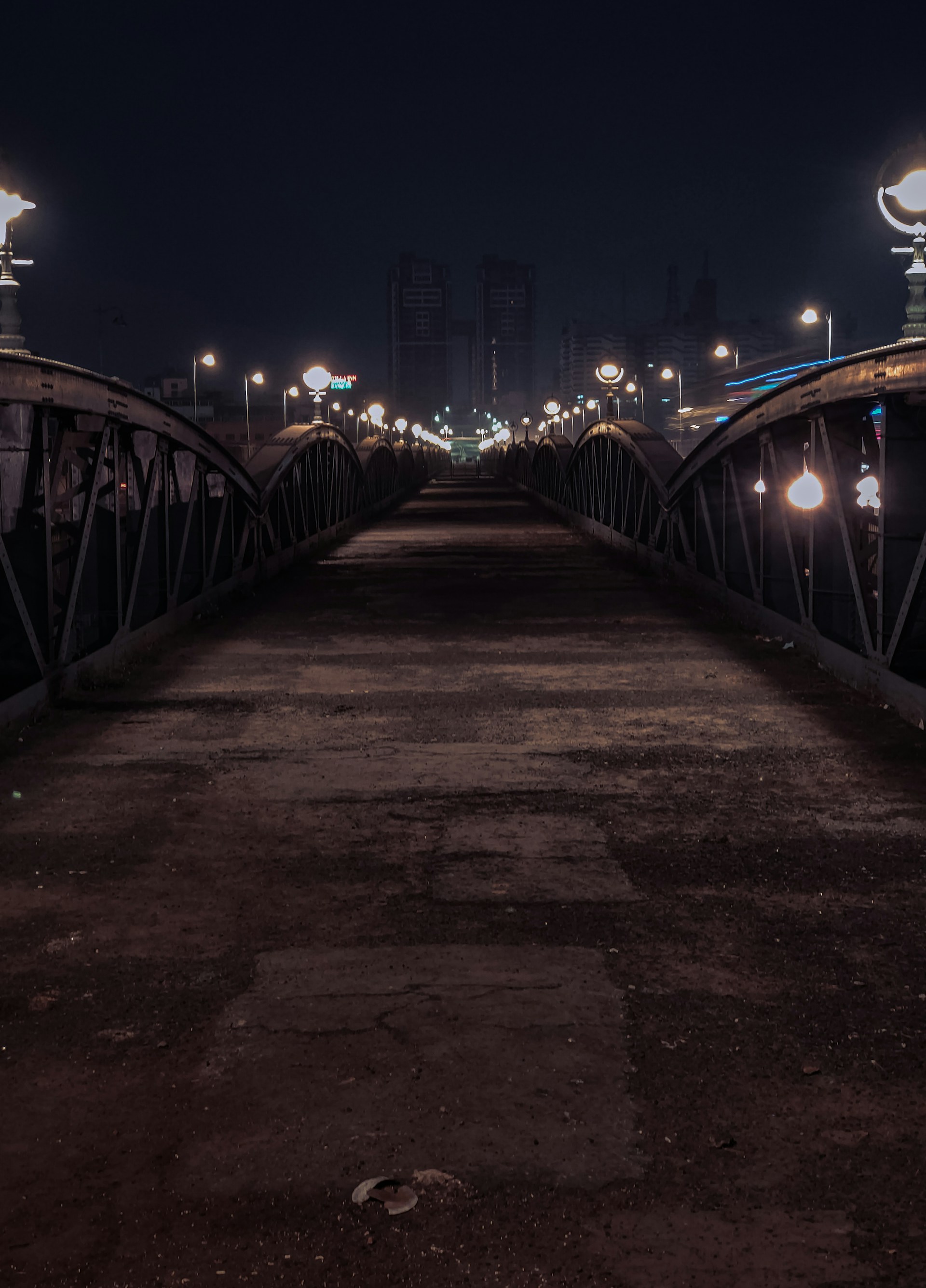 gray computer monitor