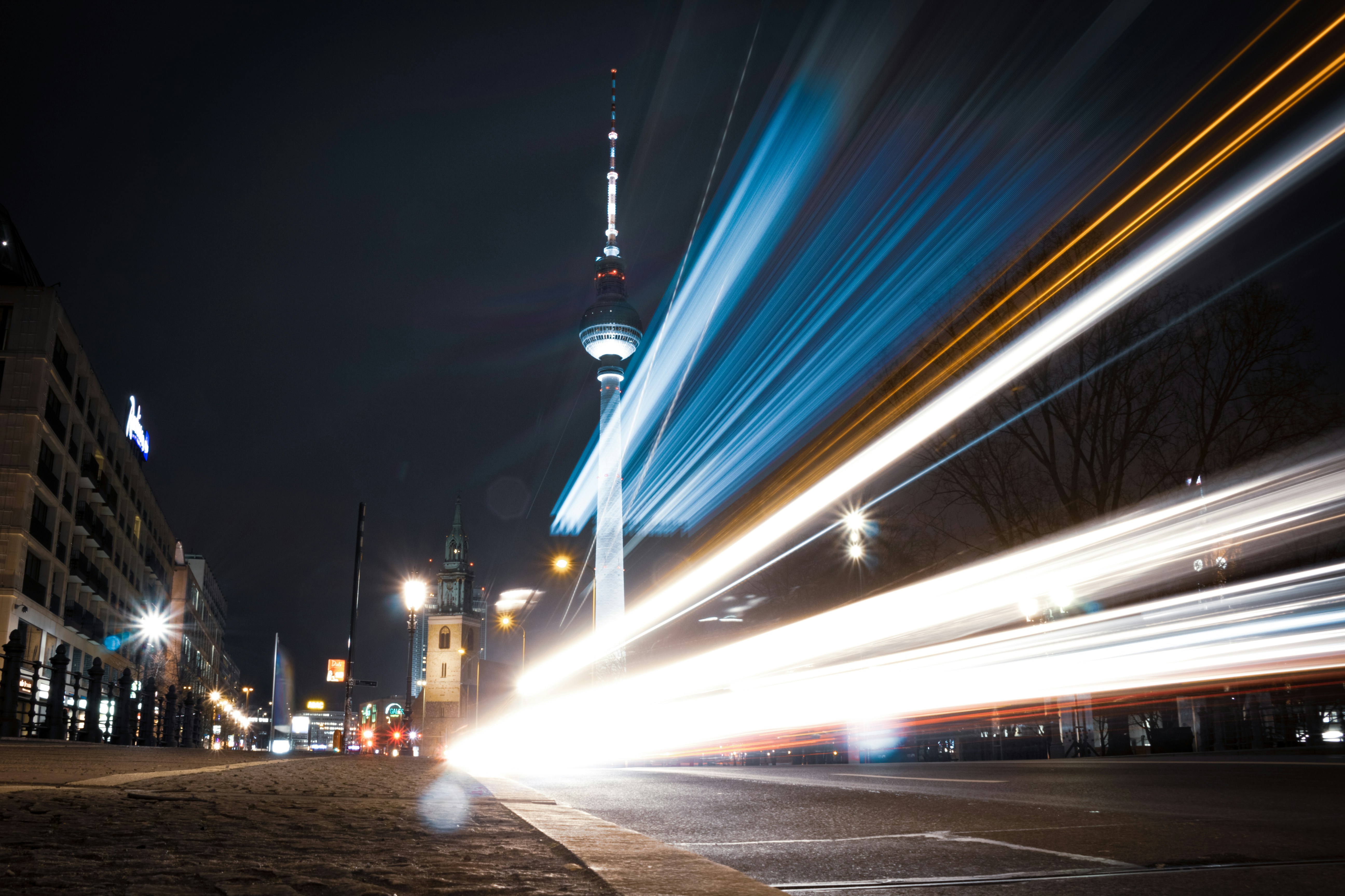Foto — A100: lo scorno degli eco-clubbers. Kreuzberg, Berlino. (ph. Matheus Câmara da Silva)