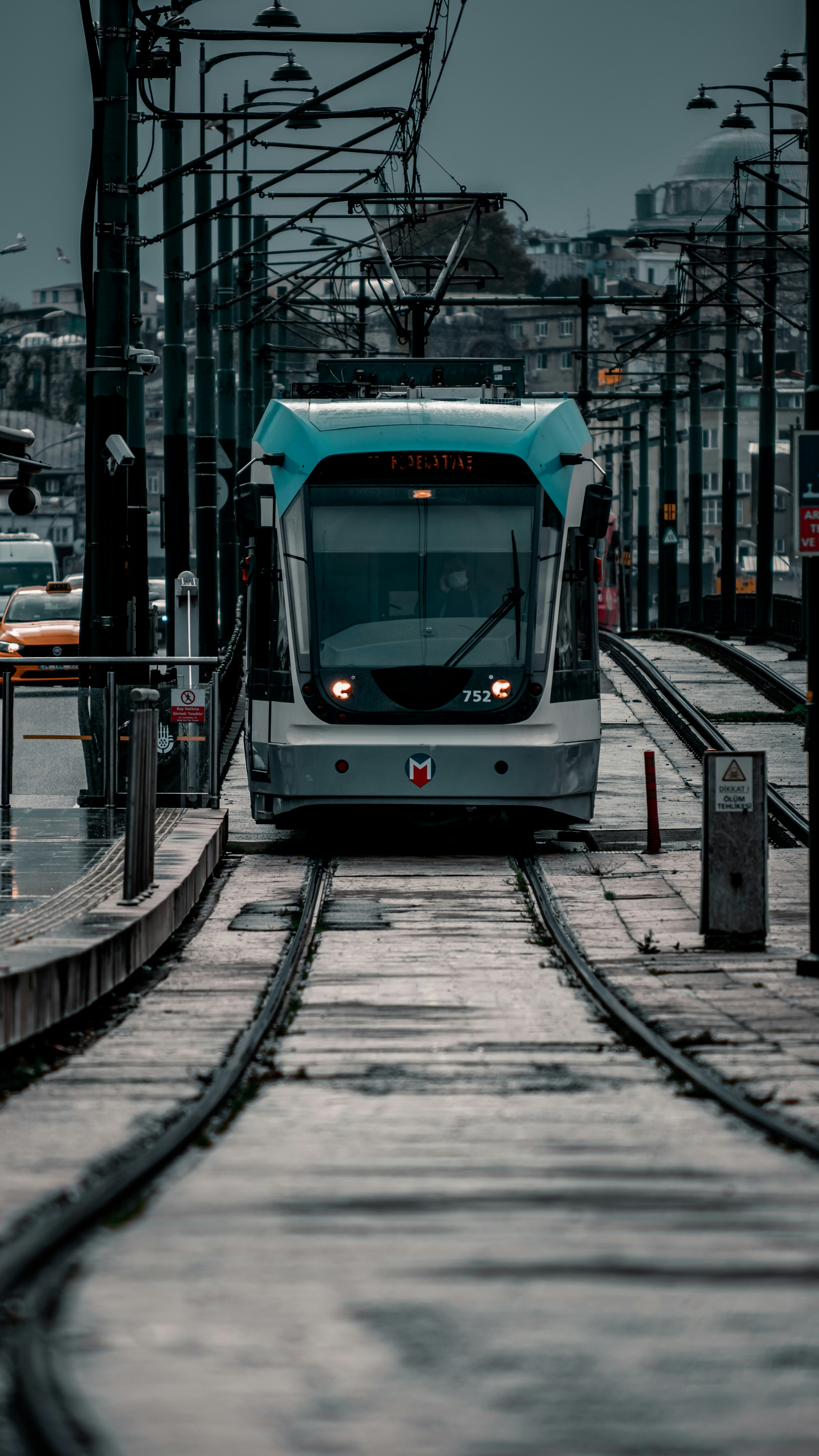 Photo by aykutaaktas