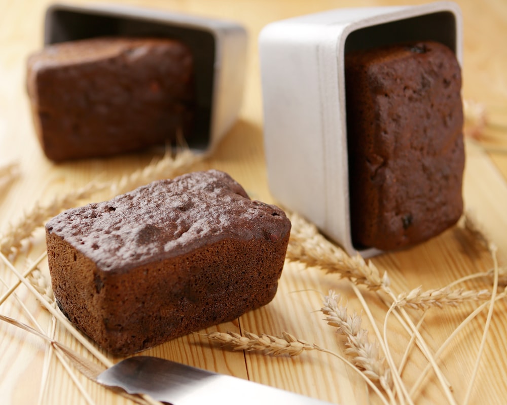 brown bread on white ceramic tray